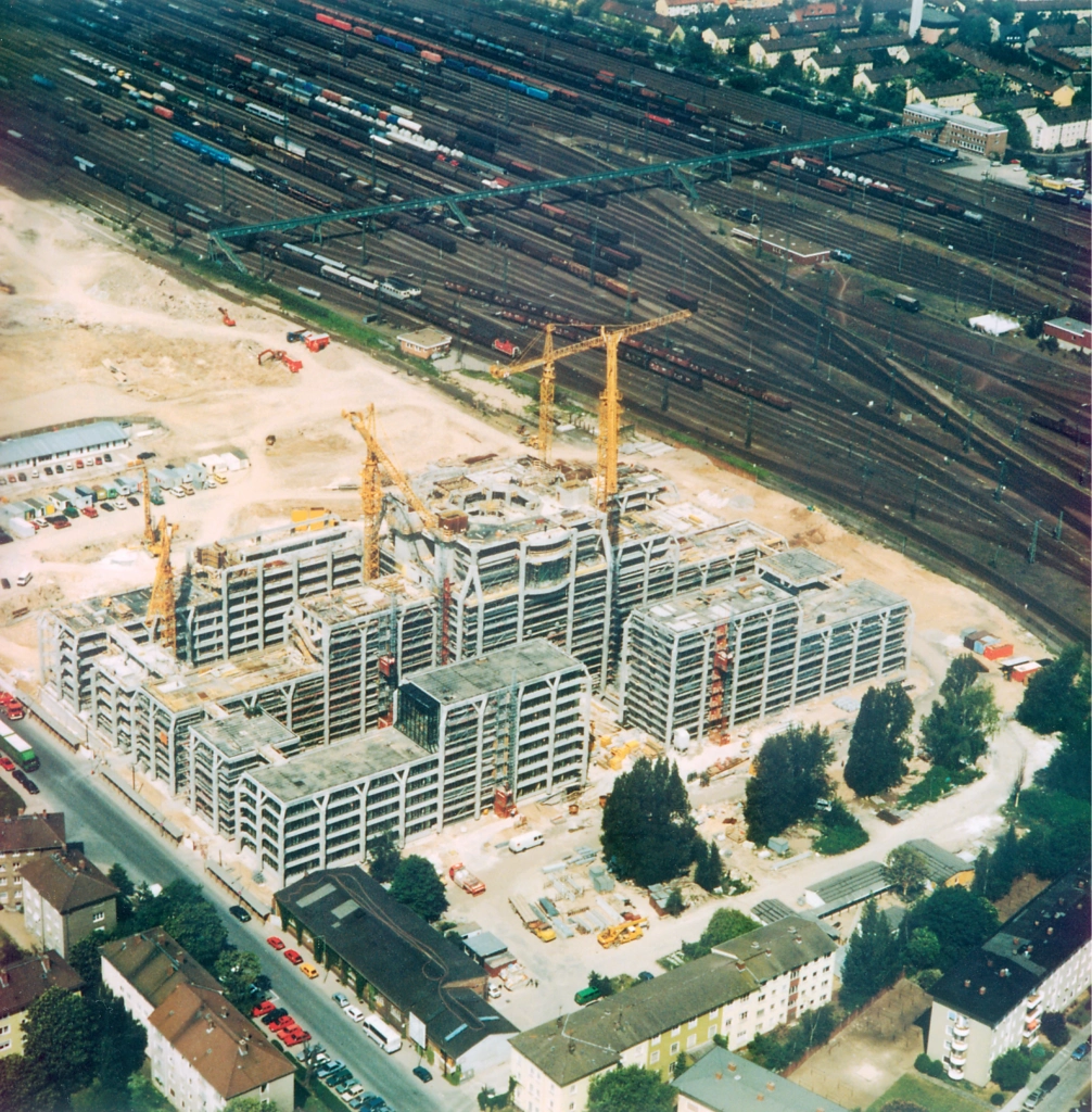Správní Budova Německých Spolkových Drah Ve Frankfurtu Nad Mohanem (1993)