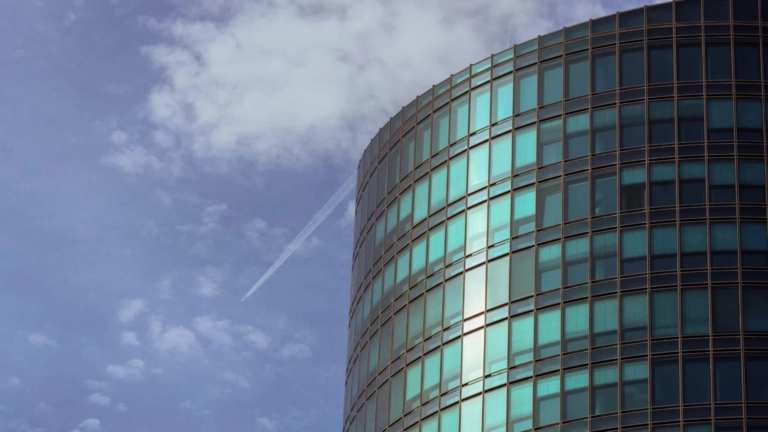 Colliers investice ilustracni